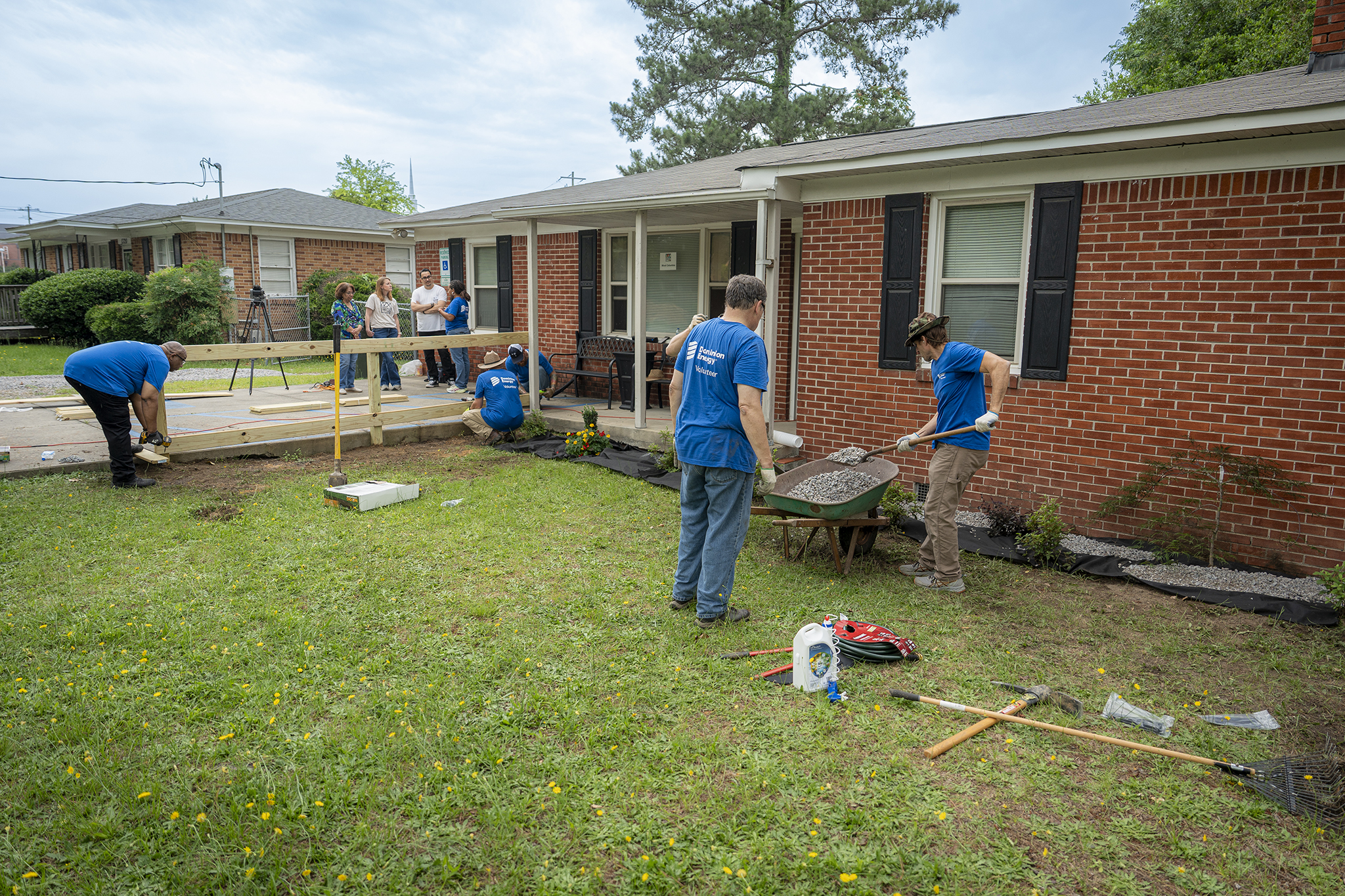 Good-Samaritan-1 Who: DESC Electric Transmission Volunteer Committee What: Using funds from a Dominion Energy grant to do landscaping, railing replacement and beautification work at The Good Samaritan Clinic in West Columbia, SC.
